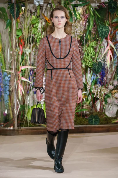 Look 9